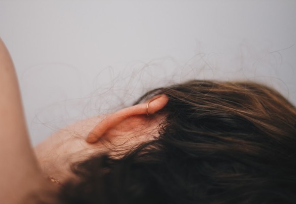 ¿Cúando puedo cambiar o quitar mi piercing en la oreja?